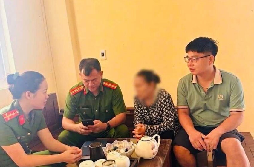  Biết cụ bà 64 tuổi ra ngân hàng chuyển tiền cho “người yêu”, tài xế taxi lập tức chở thẳng đến công an