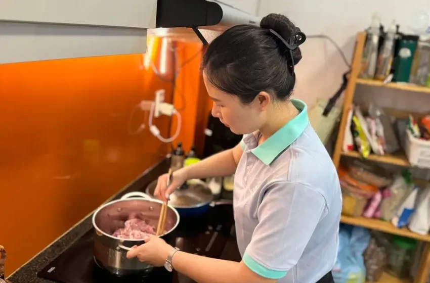  Bỏ tiền triệu mỗi tháng thuê người lạ tới tận nhà nấu ăn