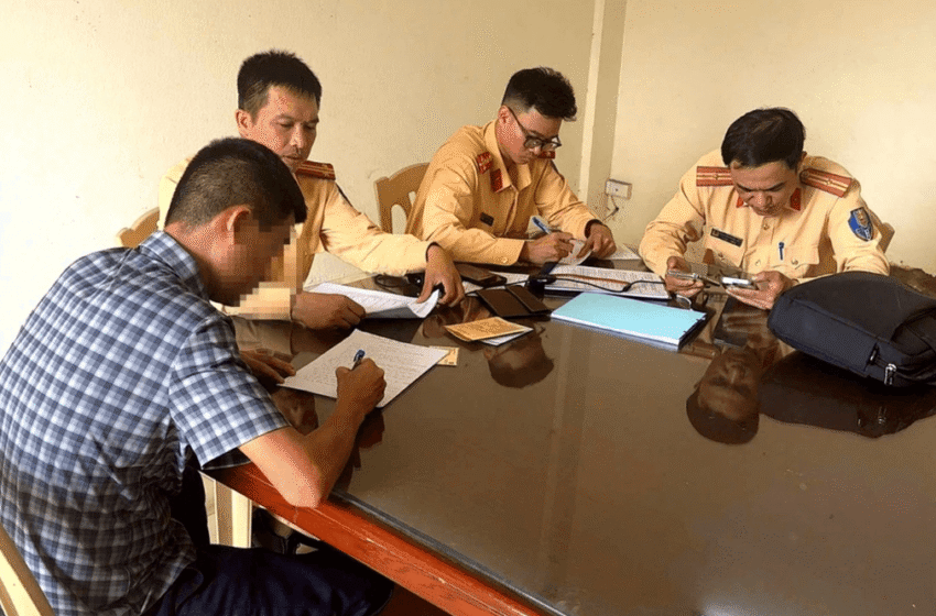  Xử phạt tài xế điều khiển ô tô vượt, chèn ép các phương tiện khác trên phố