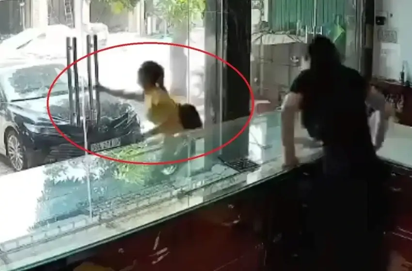  Công an truy tìm người phụ nữ cướp tiệm vàng