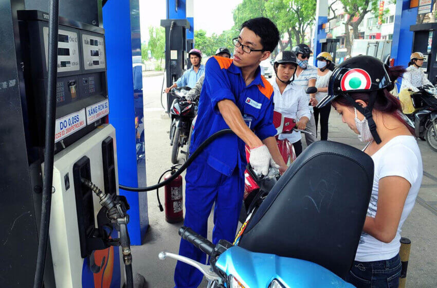  Giá xăng dầu hôm nay 1/5: Xăng trong nước thấp hơn Thái Lan, Campuchia 10.000 đồng/lít